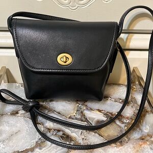 Coach Flare Turnlock Crossbody Pouch Bag!